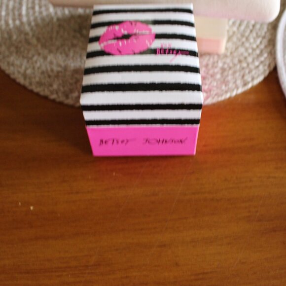 Brand New with Box/No tags, Stunning Betsey Johnson Wristwatch & Bracelet set - Picture 14 of 14